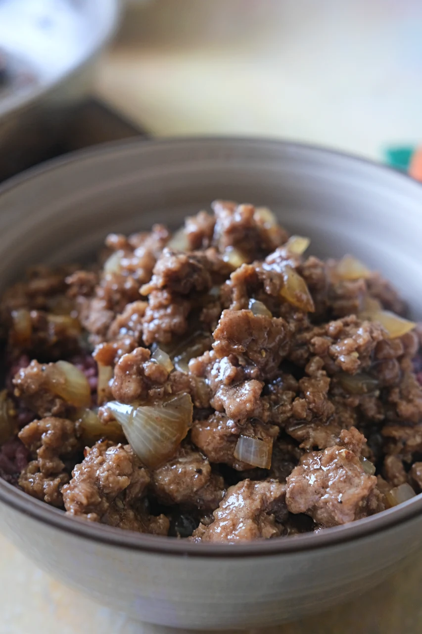 Jollibee-style honey ground beef with onions in a sweet and savory honey sauce.