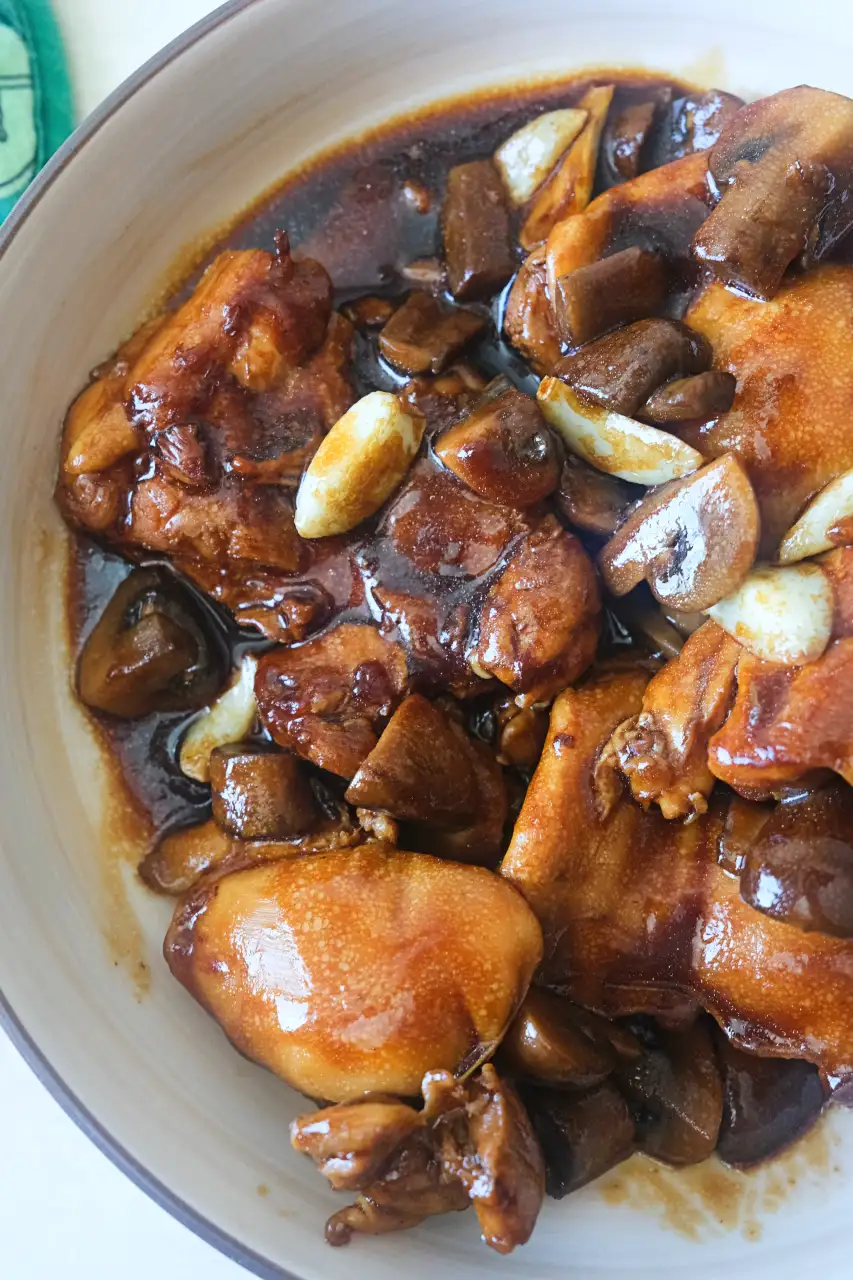 Tender chicken thighs topped with mushrooms, golden garlic, and savory mushroom gravy.